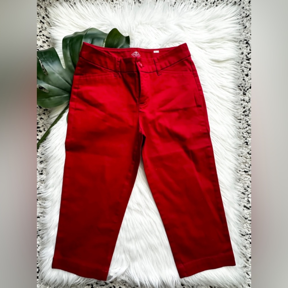 ⭐️ NWOT St. John’s Bay Capri Pants